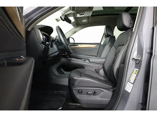 2025 Volkswagen Atlas SE w/Technology